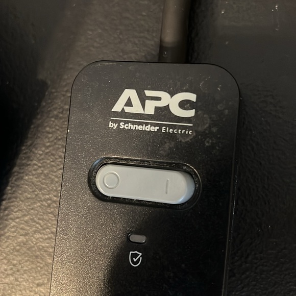 APC 6 Outlet Power Strip - Picture 5 of 5